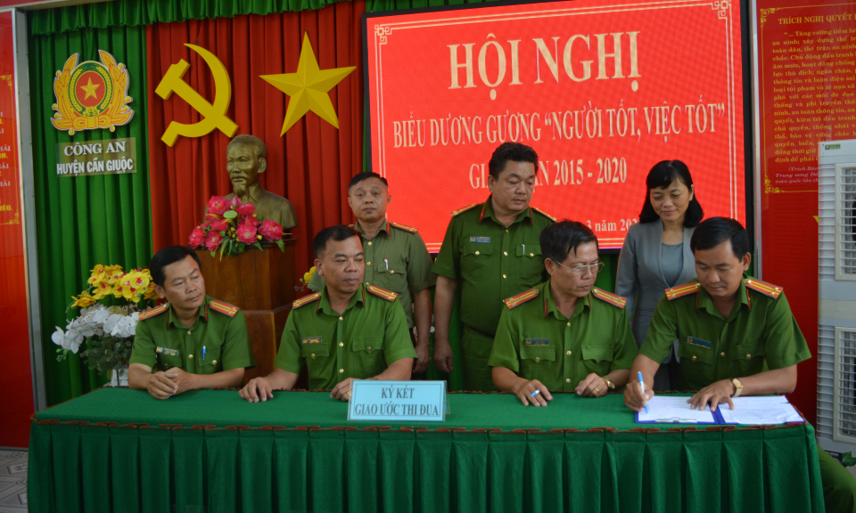 Cần Giuộc: Biểu dương người tốt việc tốt trong phong trào thi đua&#8221;Vì an ninh tổ quốc&#8221;