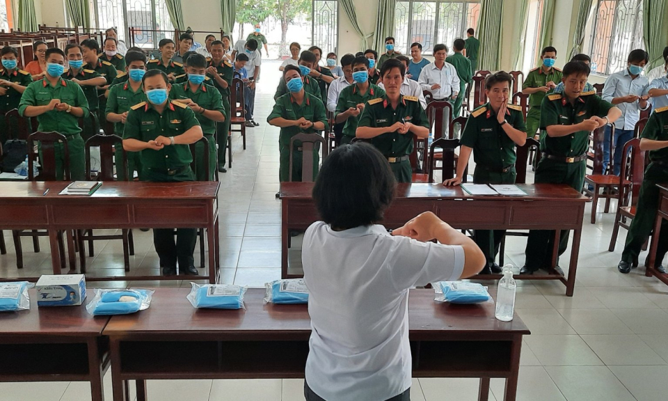 Tập huấn chuyên môn tại Bệnh viện dã chiến và Khu cách ly tập trung