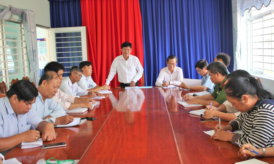 Cần Đước: Kiểm tra việc thực hiện cách ly tại nhà đối với 11 trường hợp tiếp xúc gần với người nghi nhiễm Covid-19