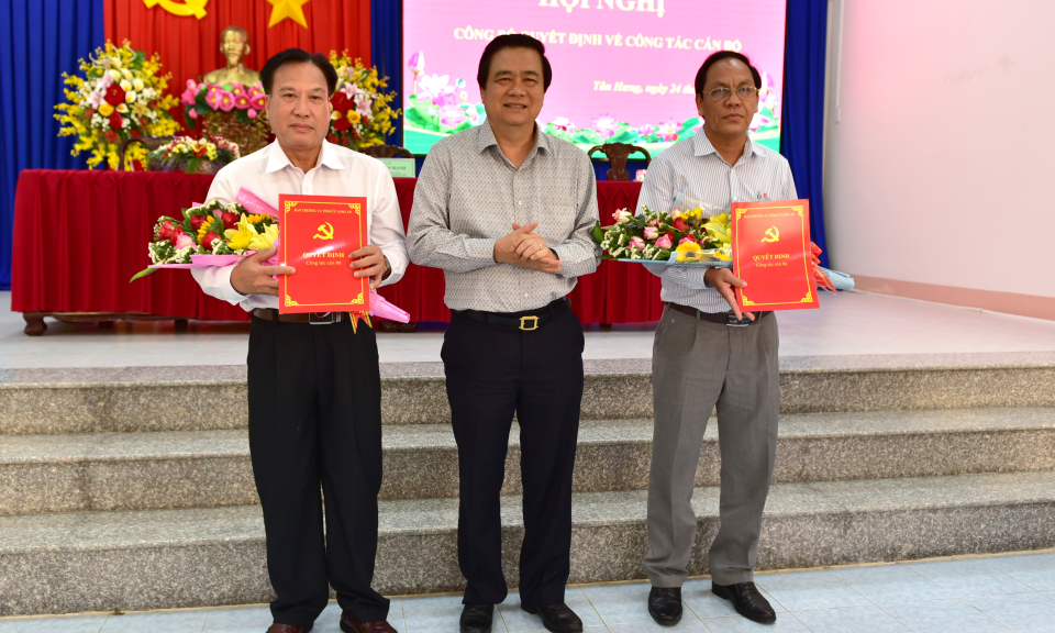 Tân Hưng: Tỉnh ủy Long An công bố các quyết định về công tác cán bộ