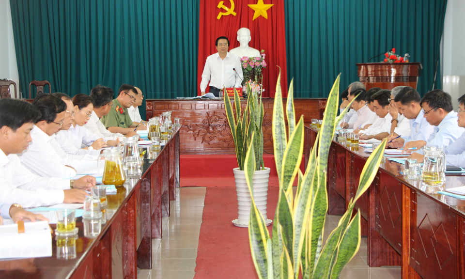 Bí thư Tỉnh ủy Long An kiểm tra công tác chuẩn bị đại hội Đảng tại Thủ Thừa