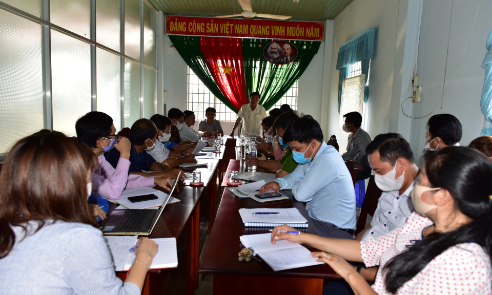 Lãnh đạo huyện Tân Hưng kiểm tra tình hình chống dịch Covid-19