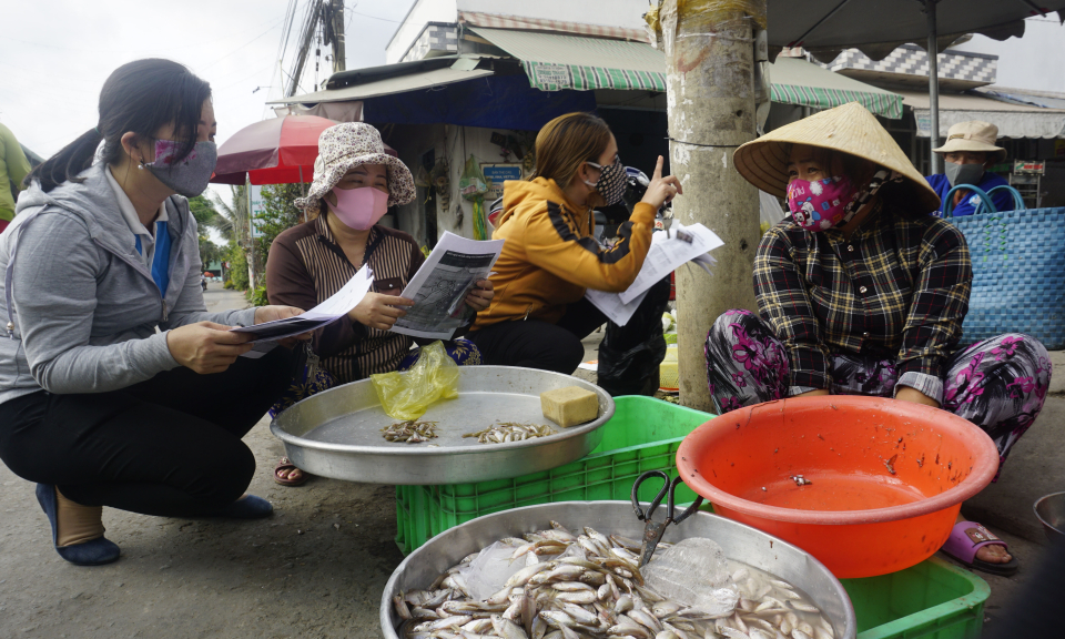 Bến Lức: Nâng cao ý thức phòng, chống dịch bệnh Covid-19 cho các tiểu thương