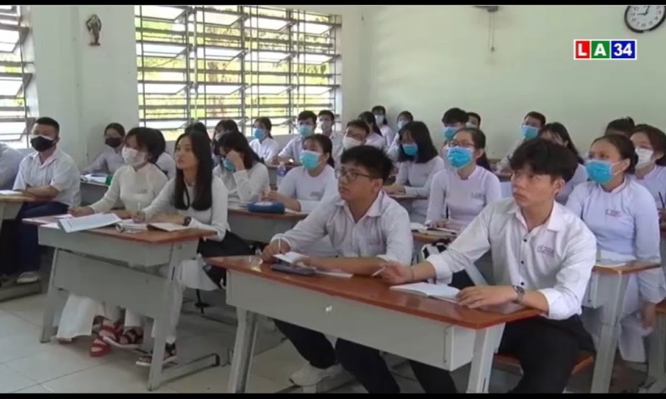 Long An: Ngày đầu học sinh THPT đi học lại sau khi nghỉ phòng dịch bệnh Covid-19