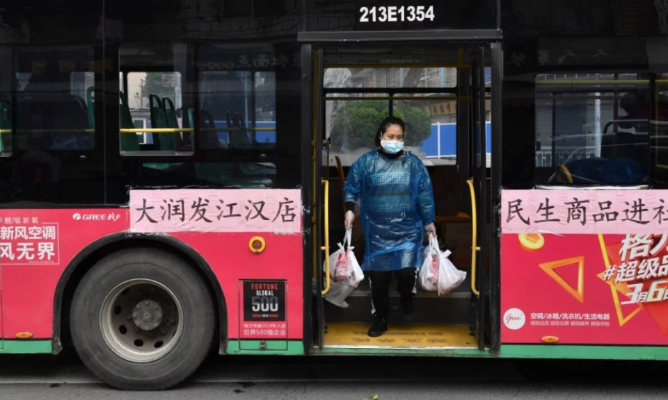 Chuyên gia Trung Quốc: Virus Corona có thể văng xa 4,5 mét, lưu trú trong không khí 30 phút