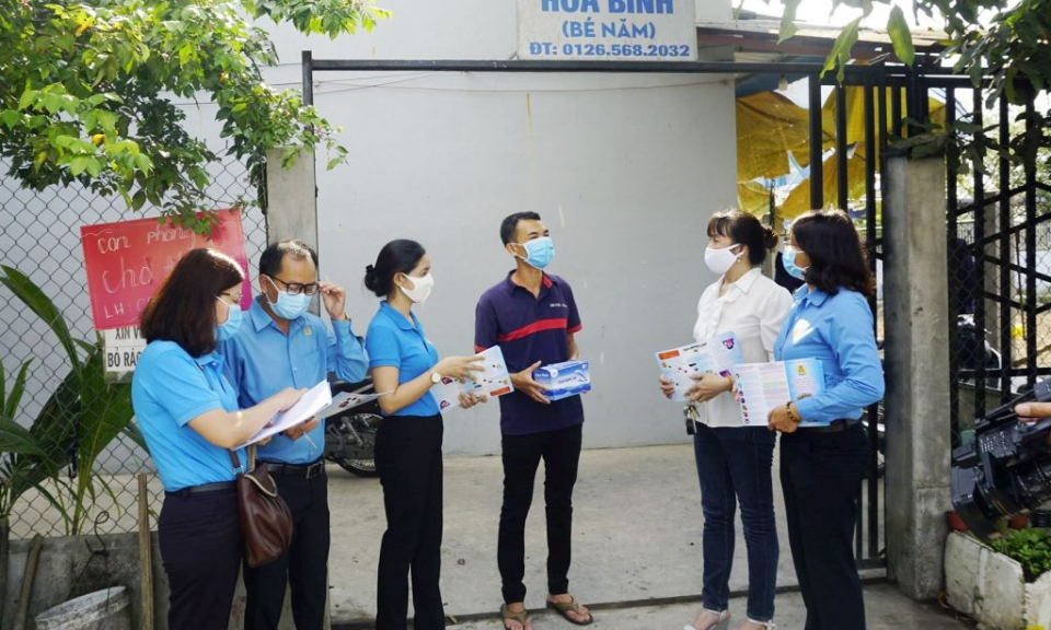Liên đoàn Lao động Long An tăng cường tuyên truyền phòng, chống dịch Covid-19 trong công nhân lao động