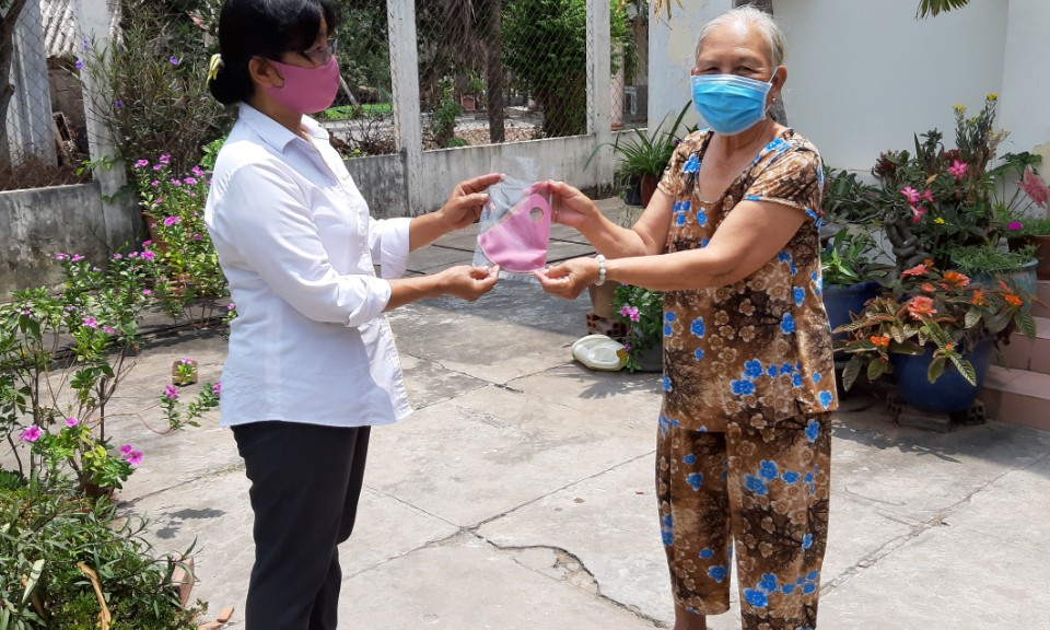 TP Tân An: Phụ nữ Bình Tâm chung tay phòng chống dịch Covid-19