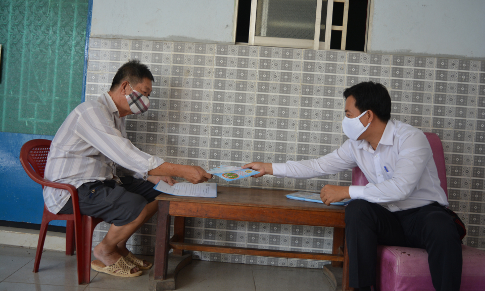 Cần Giuộc: Vận động chủ nhà trọ giảm giá tiền thuê cho công nhân