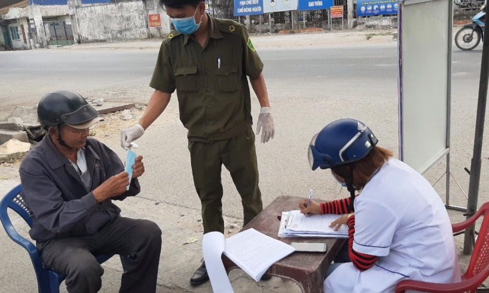 Bến Lức: Xử phạt 158 trường hợp không đeo khẩu trang nơi công cộng