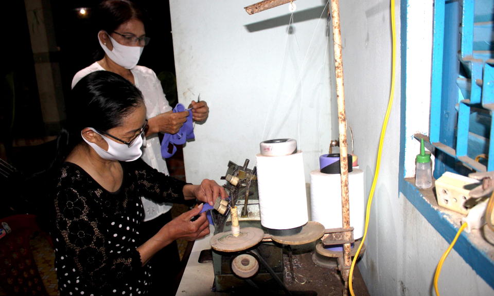 Cần Đước: Vận động và may tặng trên 50.000 khẩu trang phòng Covid-19