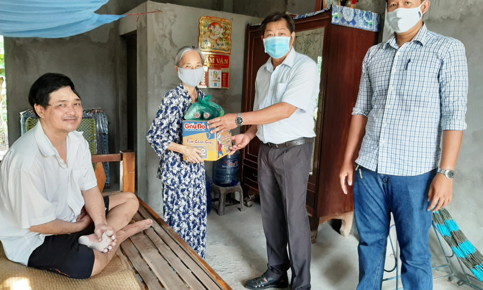 TX Kiến Tường, Đức Hòa: Tăng cường hỗ trợ người dân do ảnh hưởng dịch bệnh Covid-19
