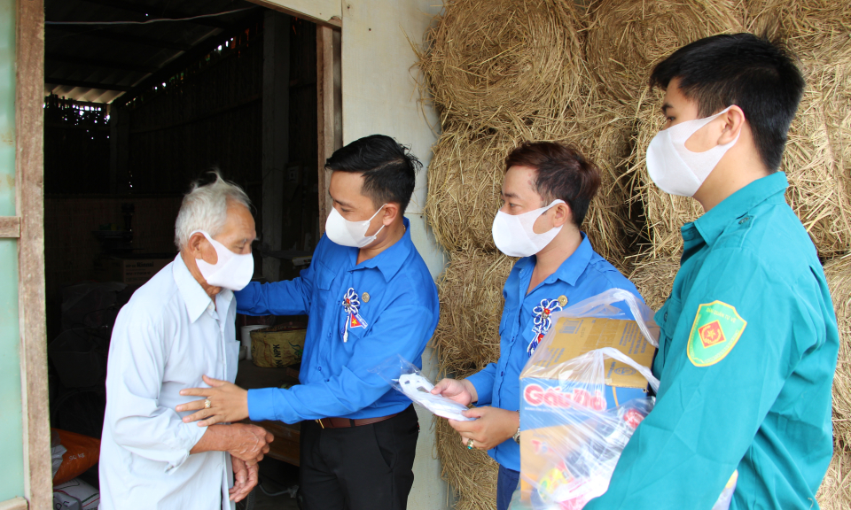 Thủ Thừa: Tuổi trẻ chung tay vì cộng đồng trong phòng chống dịch Covid-19