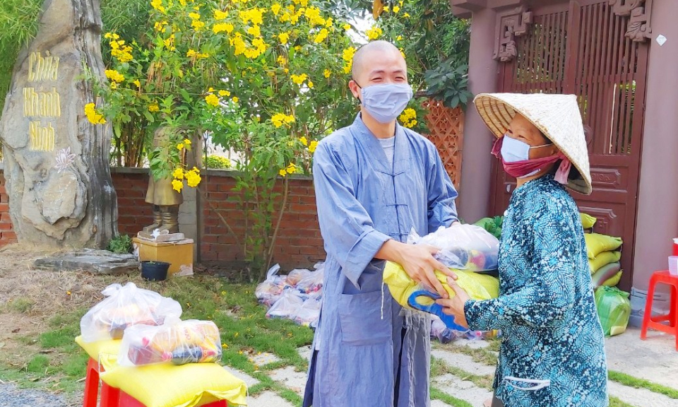Thủ Thừa, Cần Đước: Các cơ sở tôn giáo chia sẻ khó khăn với người nghèo trong mùa dịch