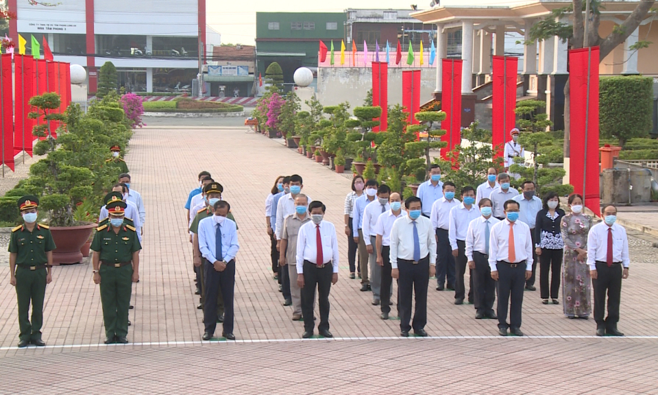 Long An: Viếng Nghĩa trang liệt sĩ nhân kỷ niệm 45 năm ngày Giải phóng miền Nam, thống nhất đất nước (30/4/1975 – 30/4/2020)