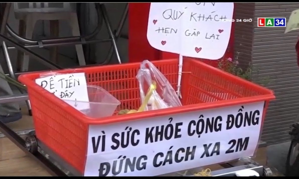 Muôn kiểu ứng phó độc đáo của hàng quán trước quy định cách ly