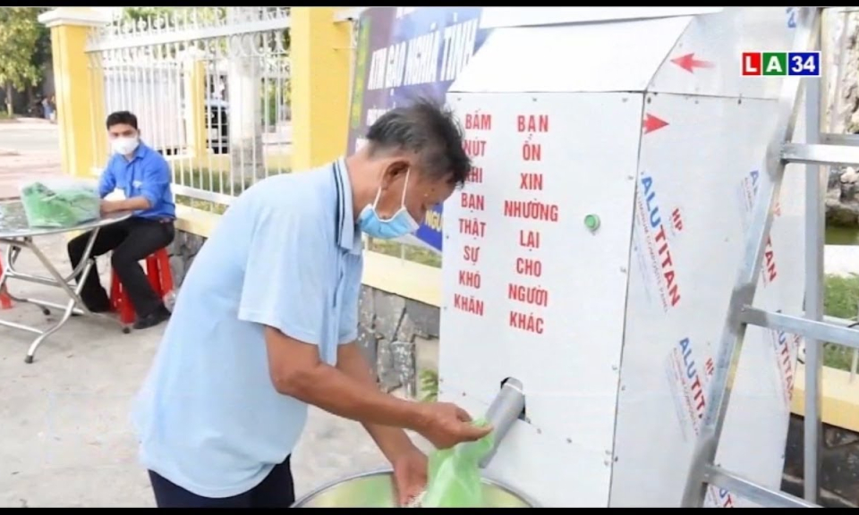 ATM gạo tại huyện Tân Hưng tuôn trào yêu thương, giúp đỡ người nghèo