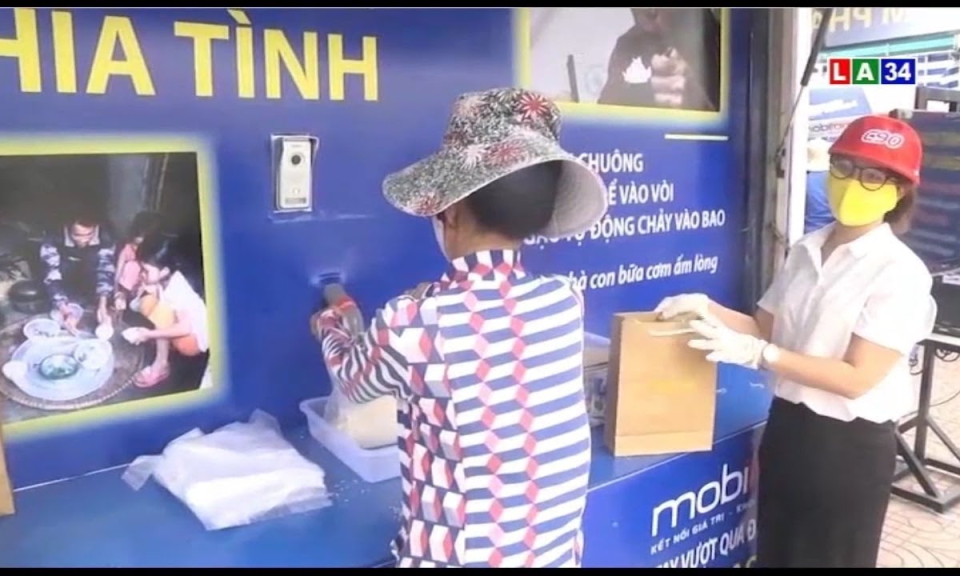 TP.Tân An: Ấm lòng ATM gạo di động và bách hóa 0 đồng