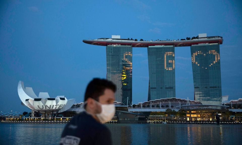 Số ca COVID-19 tăng vọt hé lộ hai thực trạng khác biệt tại Singapore