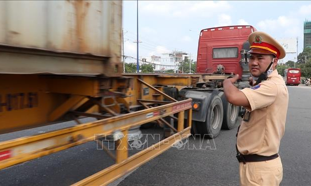 Ngày thứ hai ra quân, CSGT tước 737 giấy phép lái xe, phạt tiền 8,39 tỷ đồng