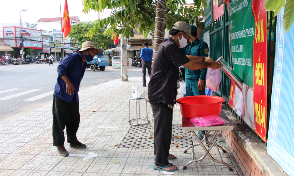 Thủ Thừa: Người dân ấm lòng nhờ ATM gạo miễn phí