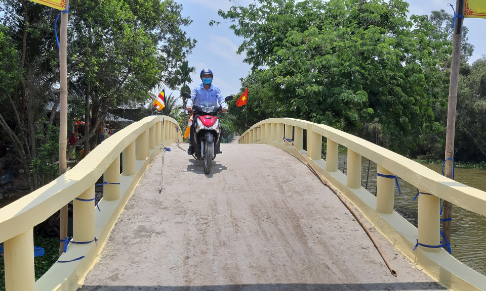 Tân Thạnh: Hậu Thạnh Đông khánh thành cầu giao thông nông thôn