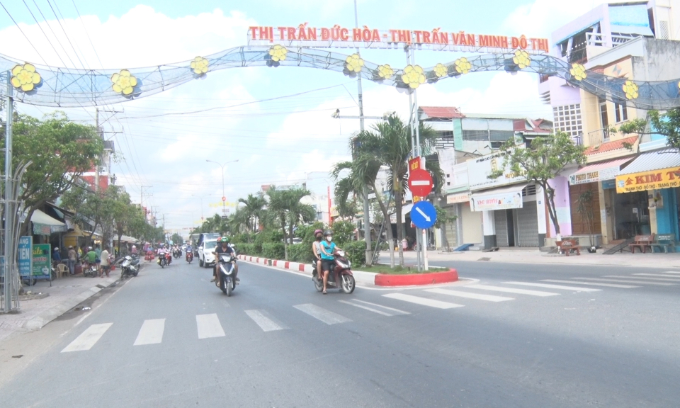 Đức Hòa: Kiểm tra công trình “Tuyến đường sáng-xanh-sạch-đẹp”