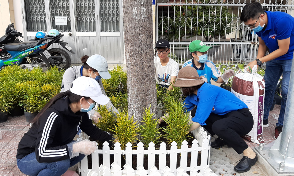 TP Tân An: Thực hiện công trình &#8220;Tuyến đường hoa thanh niên&#8221;