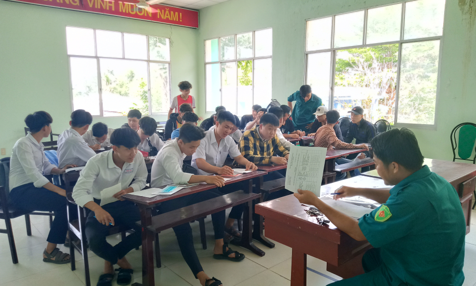 Đức Huệ: Đăng ký nghĩa vụ quân sự tuổi 17 cho nam thanh niên