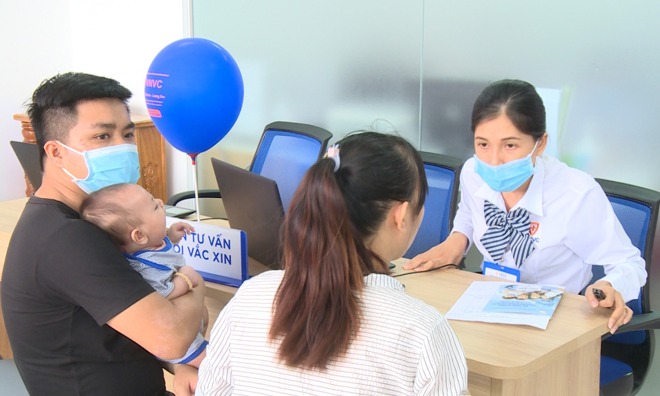 Khai trương Trung tâm tiêm chủng vắcxin tại Long An