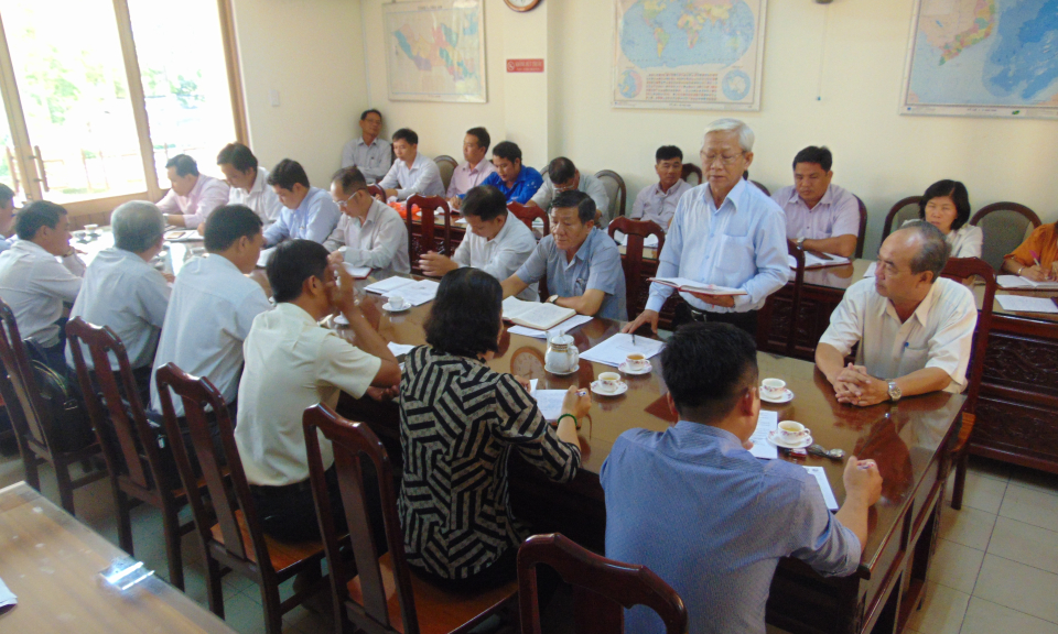 Châu Thành: Đánh giá tiến độ thực hiện Đề án sản xuất thanh long ứng dụng công nghệ cao.