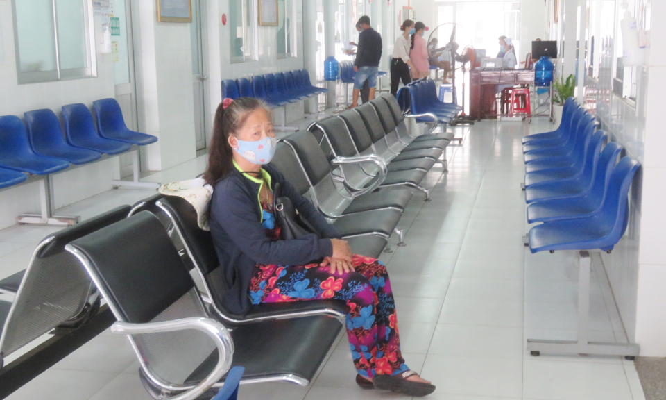 Cần Đước: Số lượng người đến khám chữa bệnh tại Trung tâm y tế giảm 50%