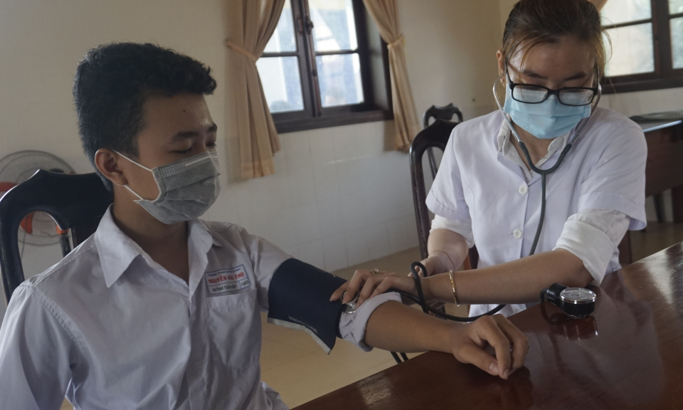 Bến Lức: Khám sức khỏe và đăng ký NVQS thanh niên tuổi 17