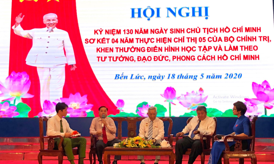 Kỷ niệm 130 năm ngày sinh Chủ tịch Hồ Chí Minh và khen thưởng điển hình học tập, làm theo Bác