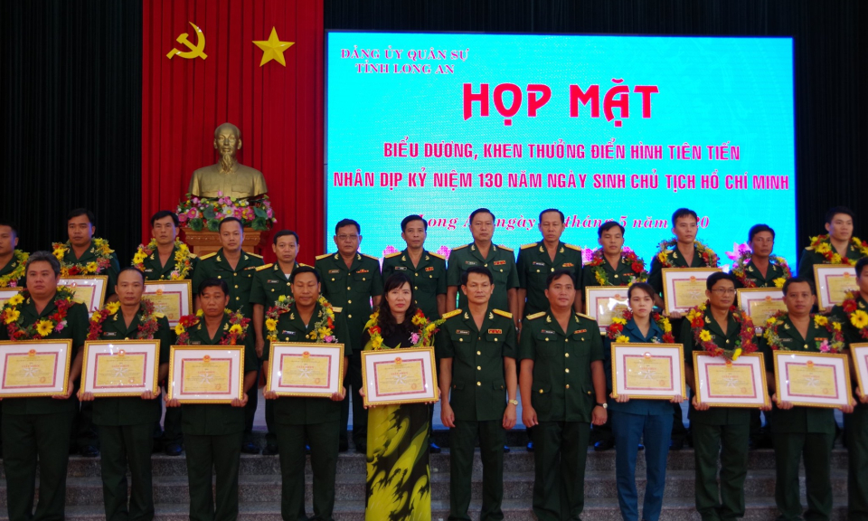 LLVT Long An khen thưởng 54 tập thể, cá nhân điển hình tiên tiến thực hiện chỉ thị 05 của Bộ Chính trị