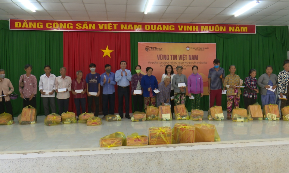 Mộc Hóa: Tập đoàn T&T Group trao quà cho người nghèo gặp khó khăn do ảnh hưởng dịch Covid-19