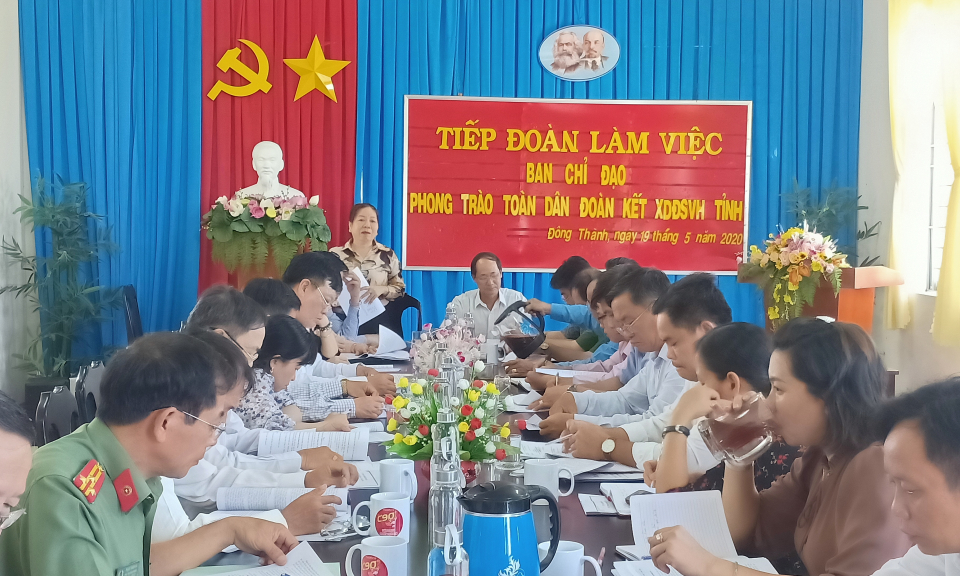 Kiểm tra phong trào Toàn dân đoàn kết xây dựng đời sống văn hoá tại Đức Huệ