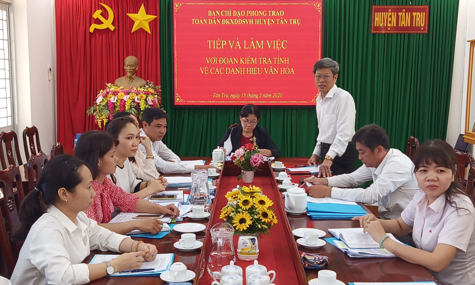 Kiểm tra phong trào TDĐKXDĐSVH tại Tân Trụ