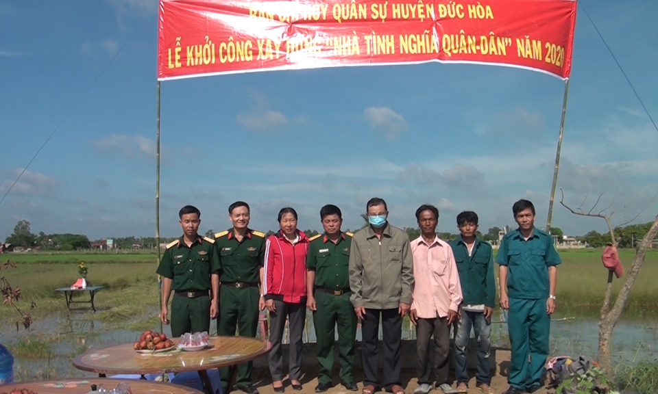 Đức Hòa: Lễ khởi công xây dựng nhà tình nghĩa quân dân