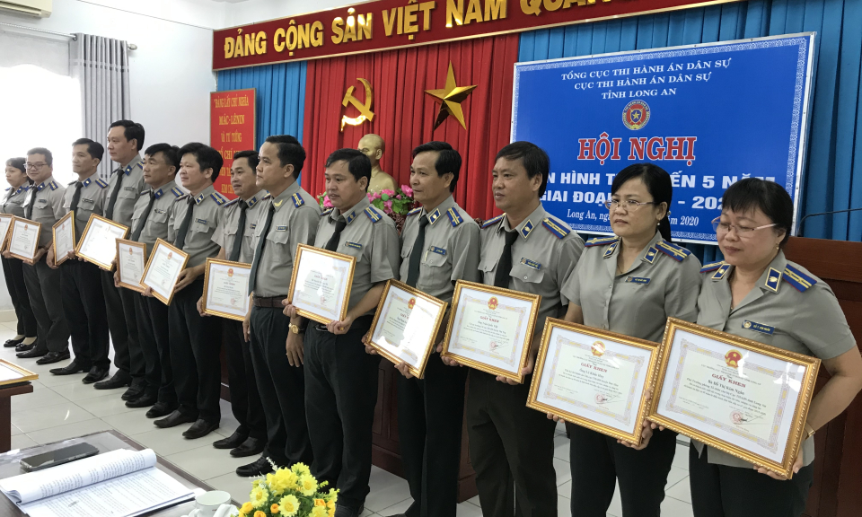 Hội nghị điển hình tiên tiến 5 năm Cục thi hành án dân sự Tỉnh Long An.
