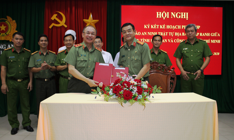 Ký kết phối hợp đảm bảo an ninh trật tự địa bàn giáp ranh Long An-TP Hồ Chí Minh