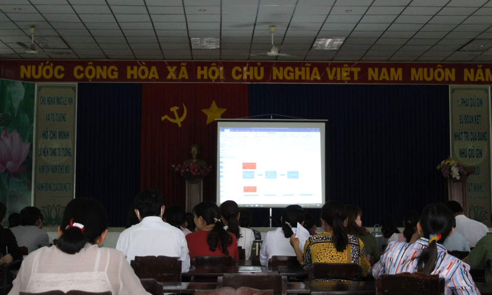 Đức Huệ: Tập huấn phần mềm quản lý văn bản và điều hành phiên bản mới