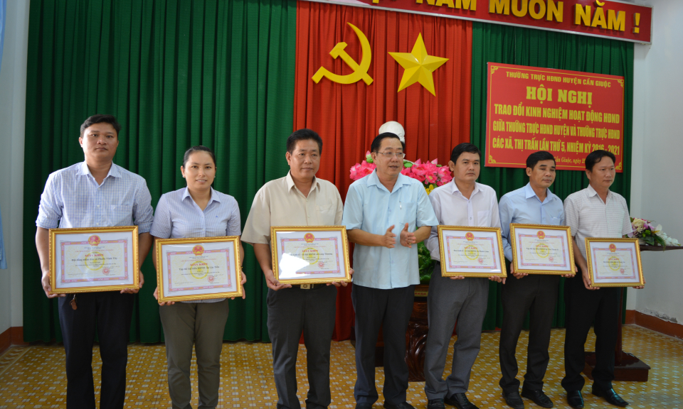 Cần Giuộc: Hội nghị trao đổi kinh nghiệm hoạt động HĐND các xã, thị trấn