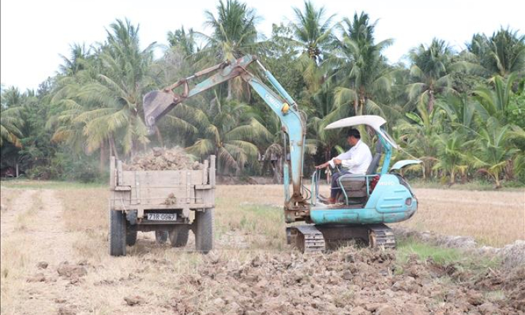 Người dân ồ ạt bán đất mặt ruộng mặc hệ lụy ảnh hưởng đến cây trồng