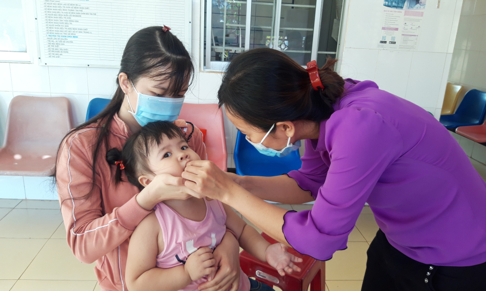 Triển khai cho trẻ uống bổ sung Vitamin A liều cao đợt I năm 2020