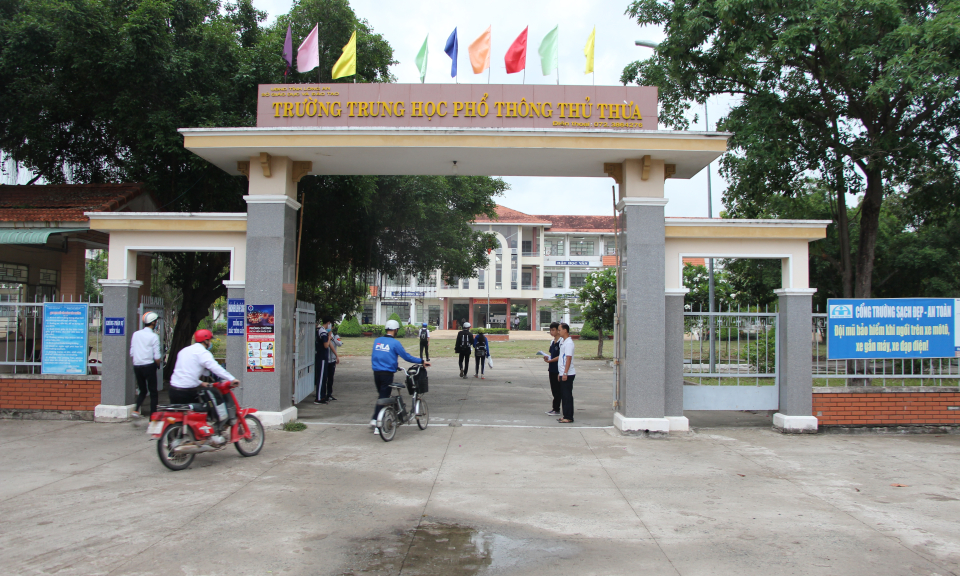 Thủ Thừa: Hiệu quả mô hình &#8220;Đảm bảo trật tự an toàn giao thông trước cổng trường học&#8221;