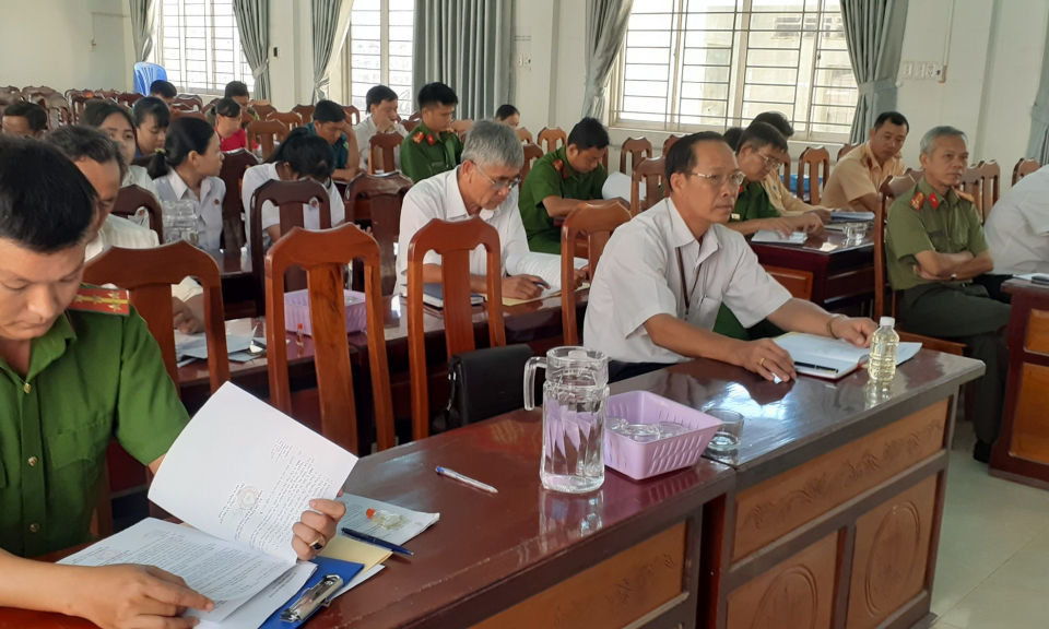 Tân Hưng: Triển khai mô hình đảm bảo TTATGT trước cổng trường học