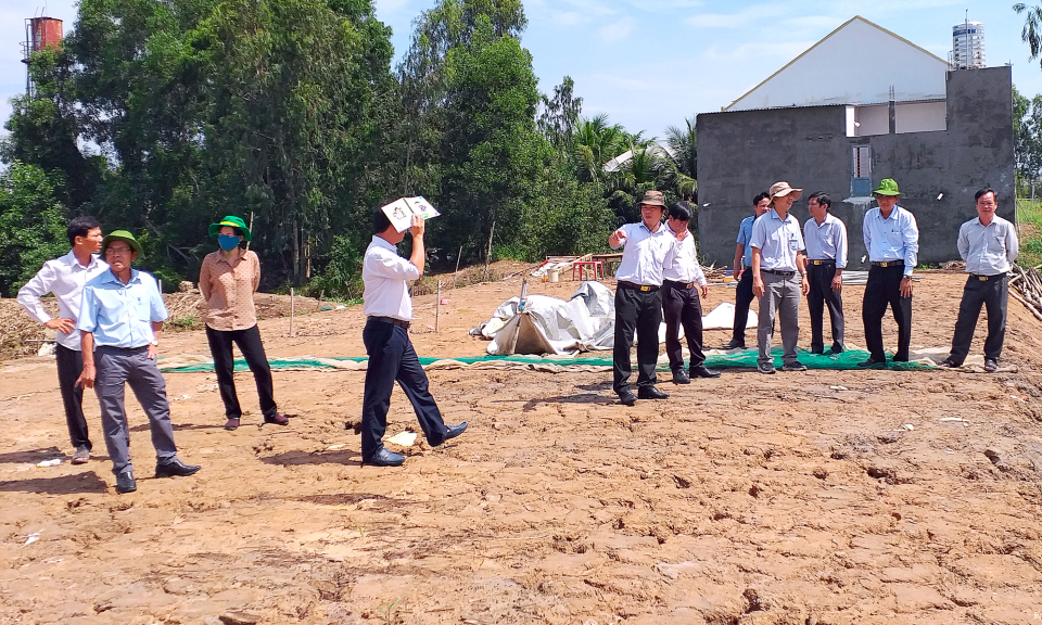 HĐND tỉnh Long An khảo sát tình hình quản lý, sử dụng các hầm đất tại huyện Tân Thạnh