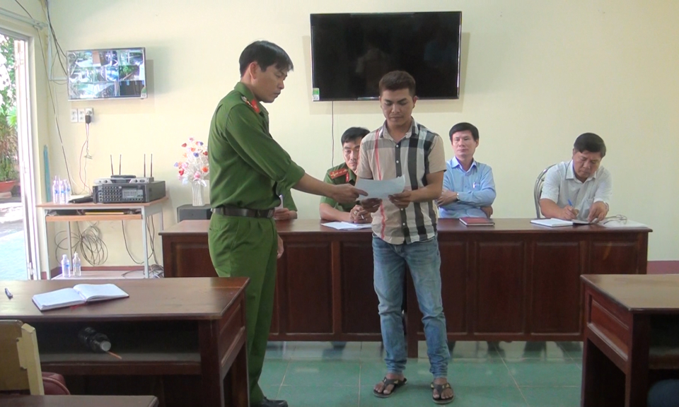 Đức Hòa: Xử phạt hành chính về hành vi xâm hại đến sức khỏe cô giáo trường TH-THCS Lộc Giang