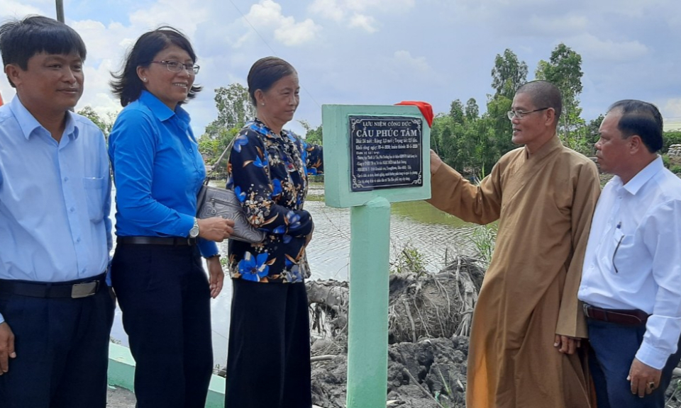 Tân Thạnh: Khánh thành cầu giao thông nông thôn