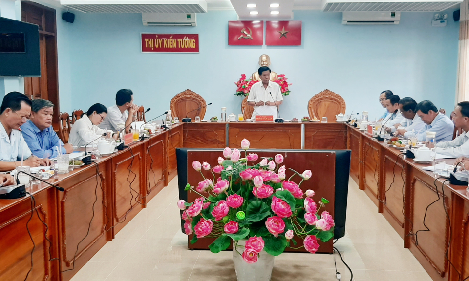 Đoàn giám sát Ban Thường vụ Tỉnh ủy Long An làm việc tại Thị ủy Kiến Tường